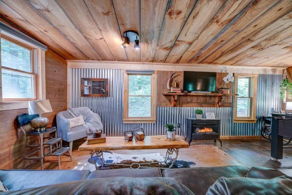 Bear Den Bungalow With Hot Tub Near Blue Ridge And Ellijay Extérieur photo