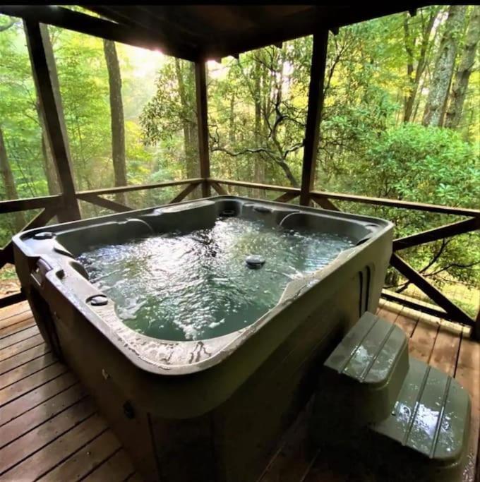 Bear Den Bungalow With Hot Tub Near Blue Ridge And Ellijay Extérieur photo