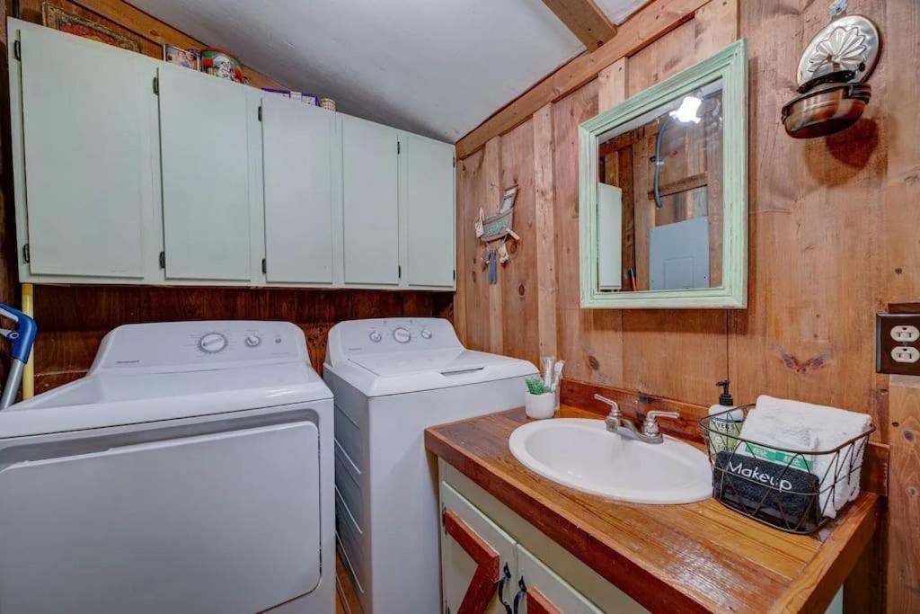 Bear Den Bungalow With Hot Tub Near Blue Ridge And Ellijay Extérieur photo