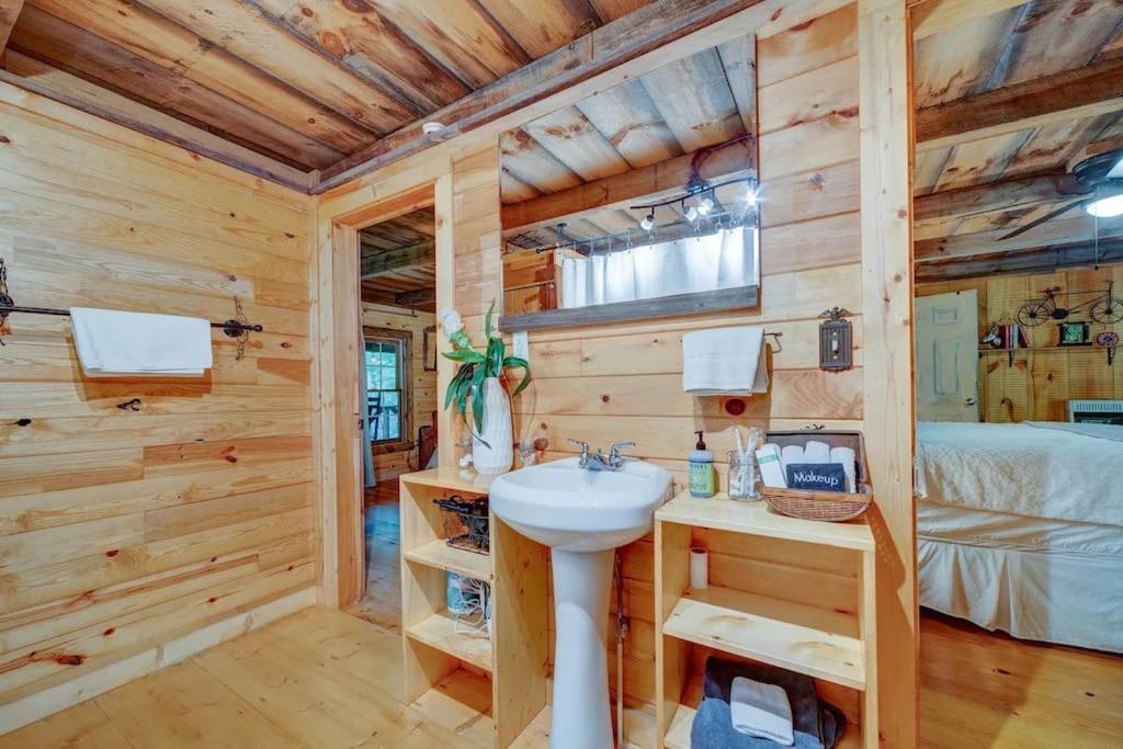 Bear Den Bungalow With Hot Tub Near Blue Ridge And Ellijay Extérieur photo